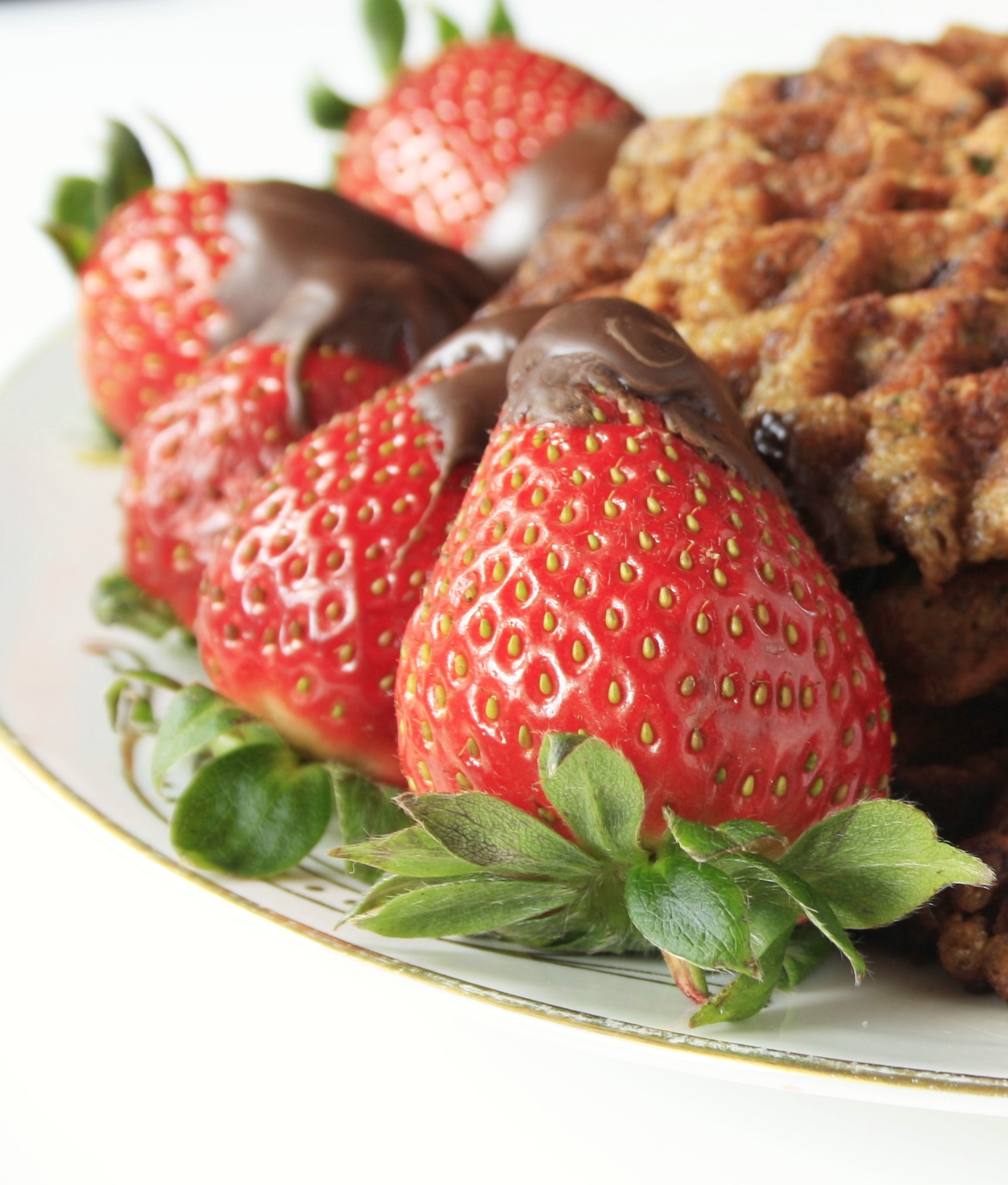 Erdbeeren mit Schokolade - naschenmitdererdbeerqueen.de