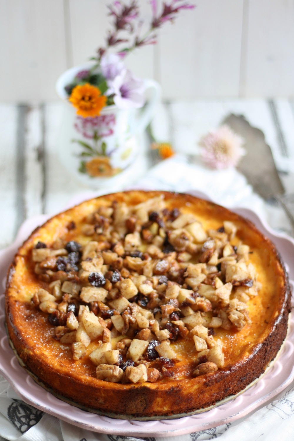 schneller-und-einfacher-kaesekuchen-mit-keksboden-und-bratapfel ...