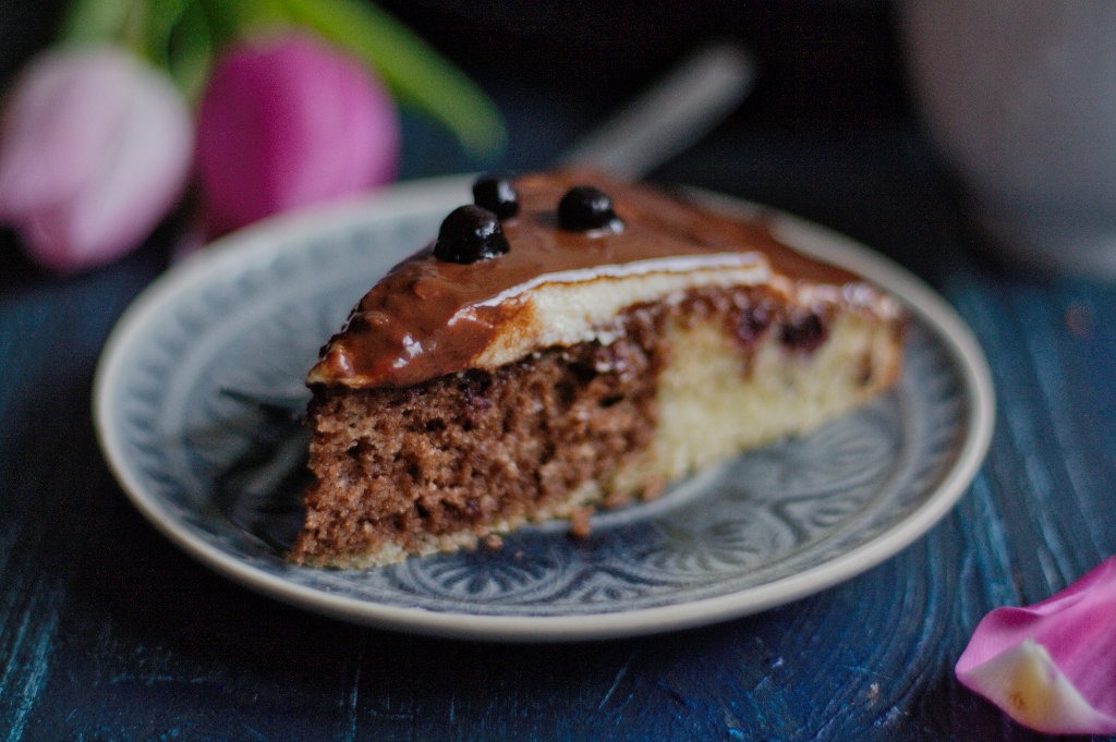 Donauwelle Rezept mit Blaubeeren und Buttercreme für eine Springform