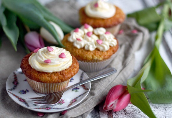 Erdbeer-Cupcakes mit einfachem Mascarpone-Frosting ...