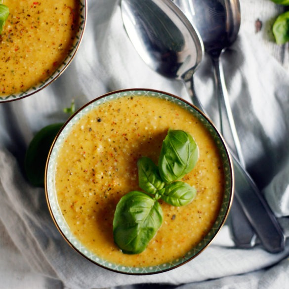 Rezept für eine einfache Champignon-Creme-Suppe mit frischen Kräutern