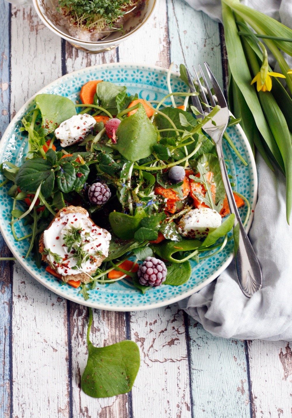 Salat mit Ziegenkäse und Postelein Frühlingssalat