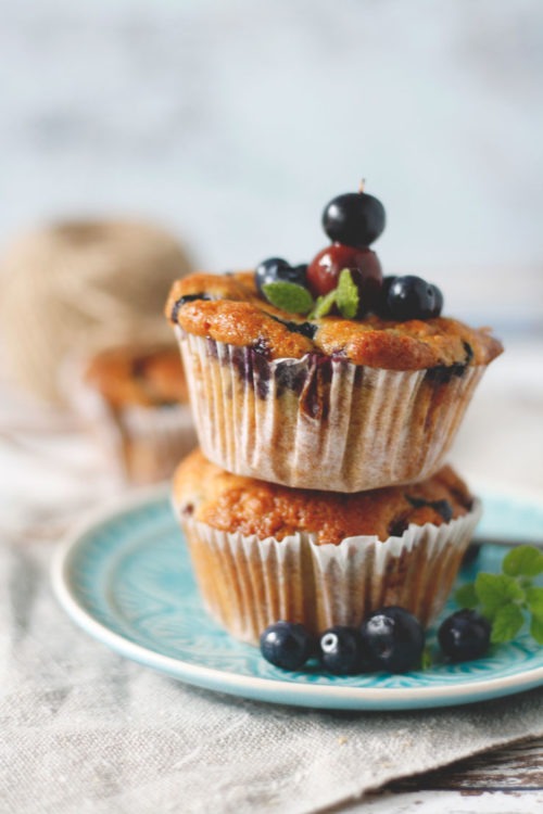 Muffins mit Blaubeeren und Amarettini. Einfaches Muffinrezept auch für den Umzug oder für Party geeignet.