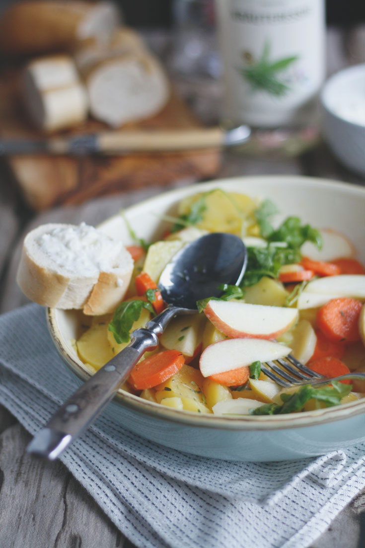 Kartoffelsalat mit Essig und Öl