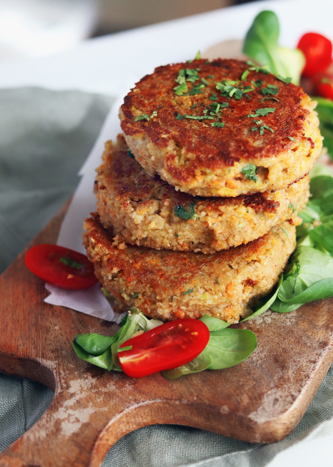 Rezept saftige Grünkernbratlinge. Ein einfaches Rezept mit Grünkern ideales vegetarisches Rezept für Burger. Rezept Bratlinge aus Grünkern.Vegetarische einfache Bratlinge.