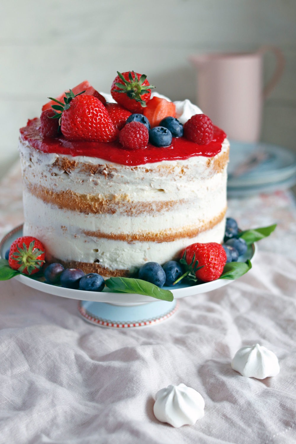 Erdbeertorte Mit Mascarpone Und Beeren Semi Naked Cake Rezept