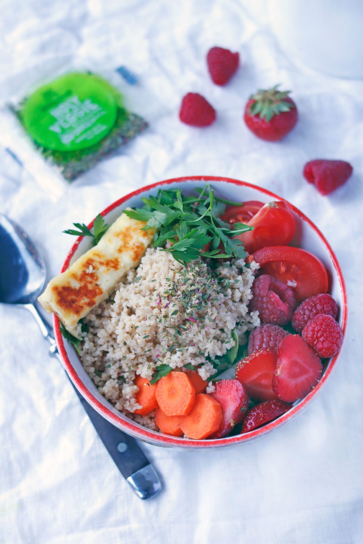 Bowl-fürs-Büro-Lunch-Werbung-Sonnentor-5 Vegetarische Buddha Bowl Ideen. Gesundes Mittagessen im Bpro. Lunch Rezept für die Mittagspause mit Sonnentor. Gemüsebowl