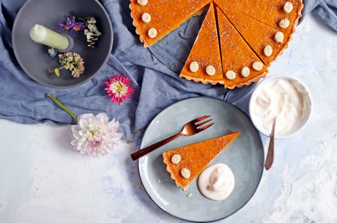Kürbiskuchen backen: Rezept Pumkin Pie saftiger Kürbiskuchen mit Zimt und Mürbteig. Der perfekte Kürbiskuchen für die Kürbissaison.