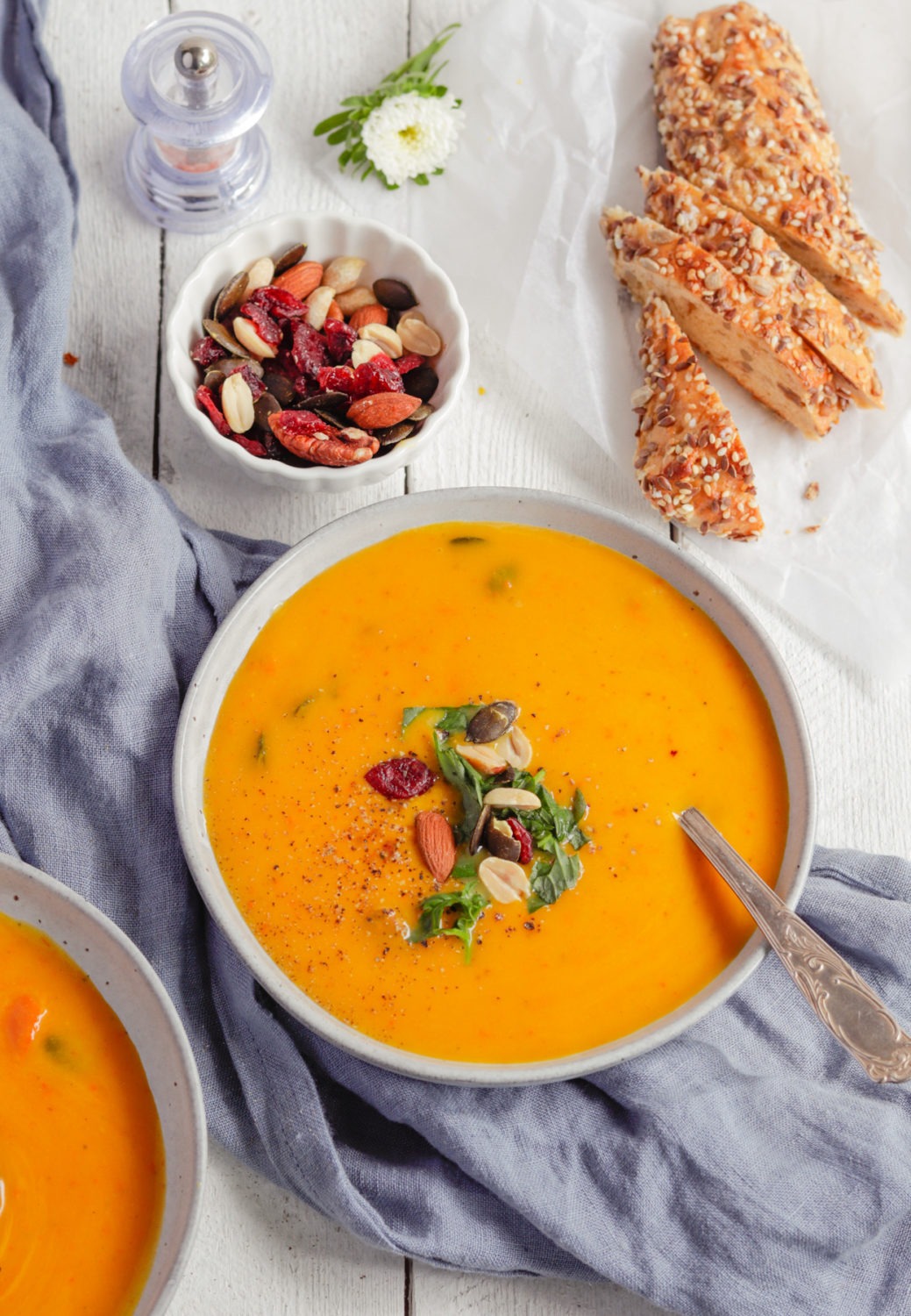 Vegane Kürbissuppe mit Kokosmilch und Curry
