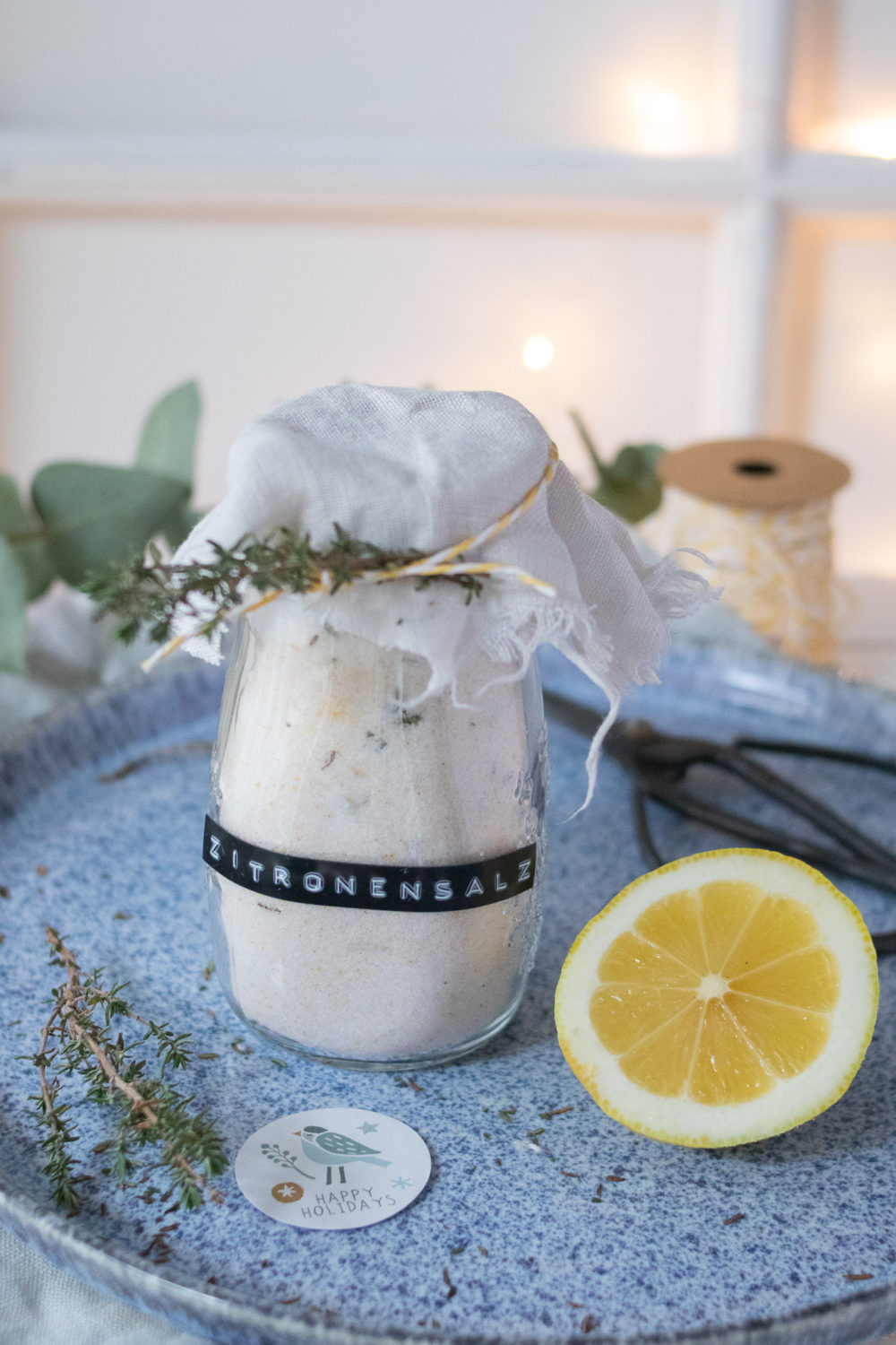 Zitronensalz selber machen. Ein tolles Geschenk aus der Küche. Eine Anleitung wie du Kräutersalz selber machen kannst. Ein perfektes Last Minute Weihnachtsgeschenk #geschenkausderküche #gewürzsalz #salz #weihnachtsideen