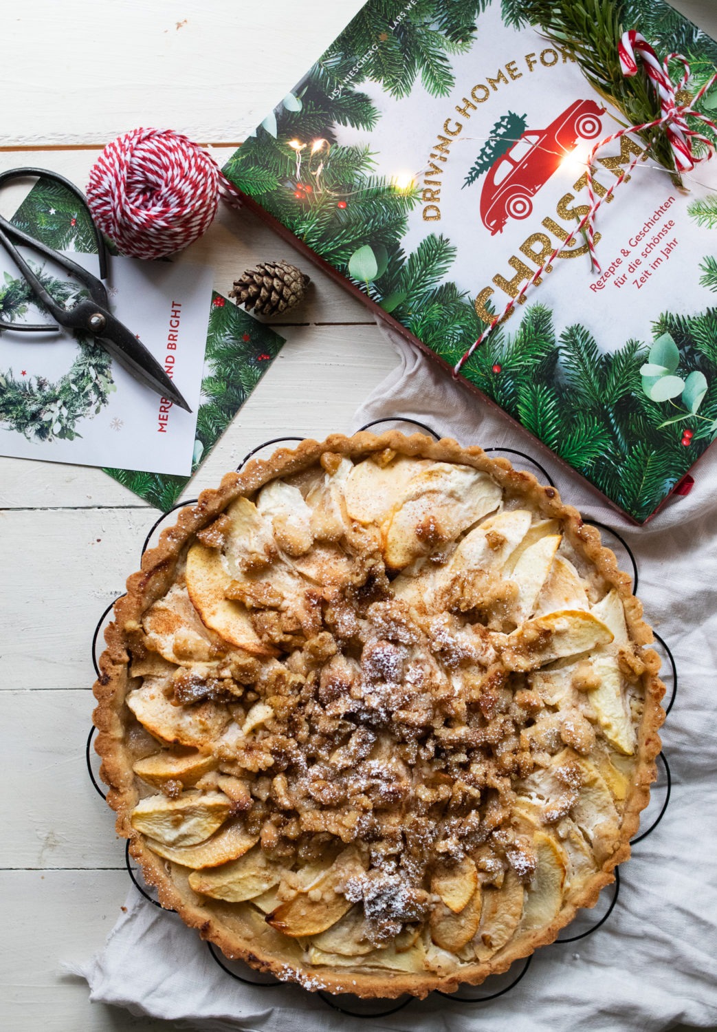 Rezept Apfeltarte mit Walnüssen. Leckerer saftiger Apfelkuchen mit Zimt und Walnüssen. #apfelkuchen #apfeltarte