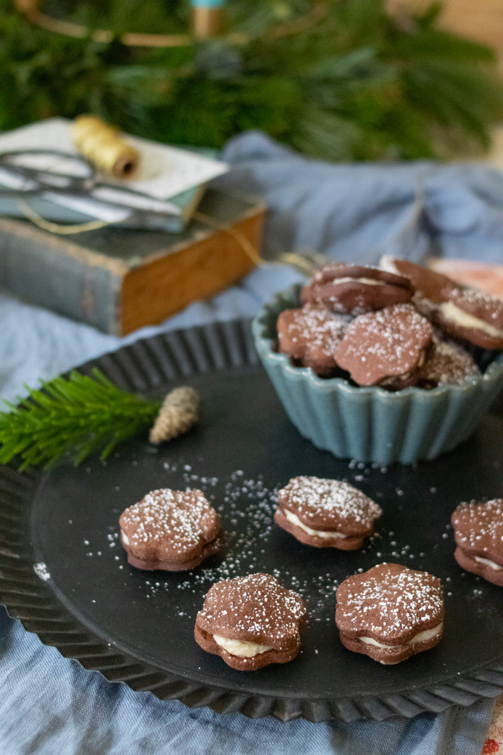 Vegane Plätzchen. Vegane Weihnachtsplätzchen mit Füllung ein super Weihnachsrezept für die Weihnachtsbäckerei. #plätzchen #vegan #weihnachtsplätzchen