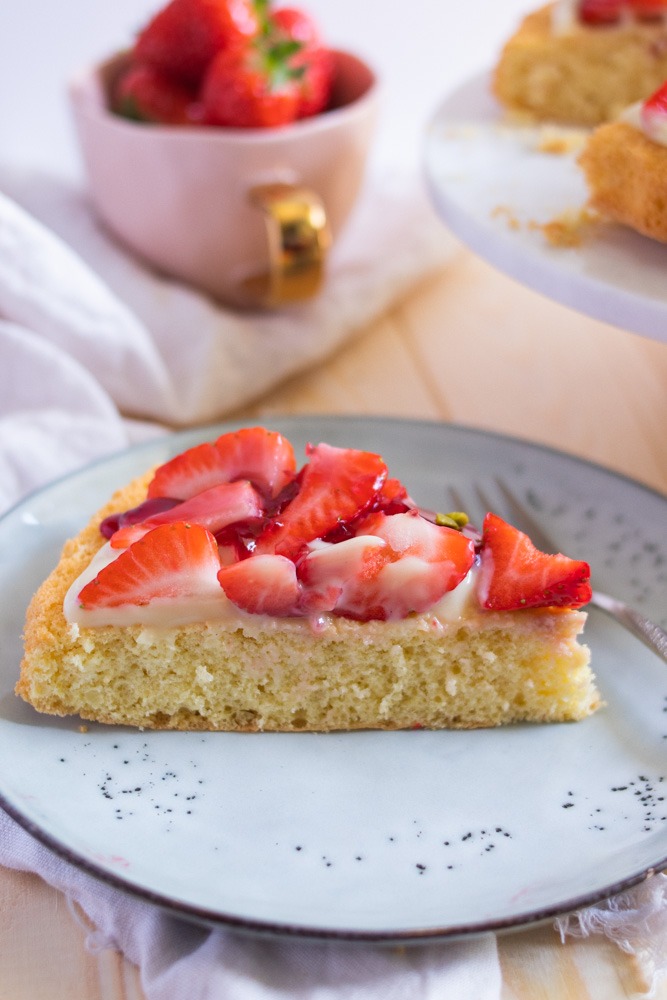 Erdbeerkuchen Mit Pudding Und Der Beste Tortenboden Fur Erdbeerkuchen