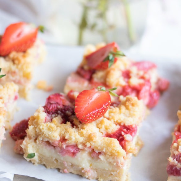 Rezept Streuselkuchen mit Pudding Saftiger Streuselkuchen mit Pudding vom Blech mit Früchten deiner Wahl! Streuselkuchen mit Pudding vom Blech ohne Hefe.