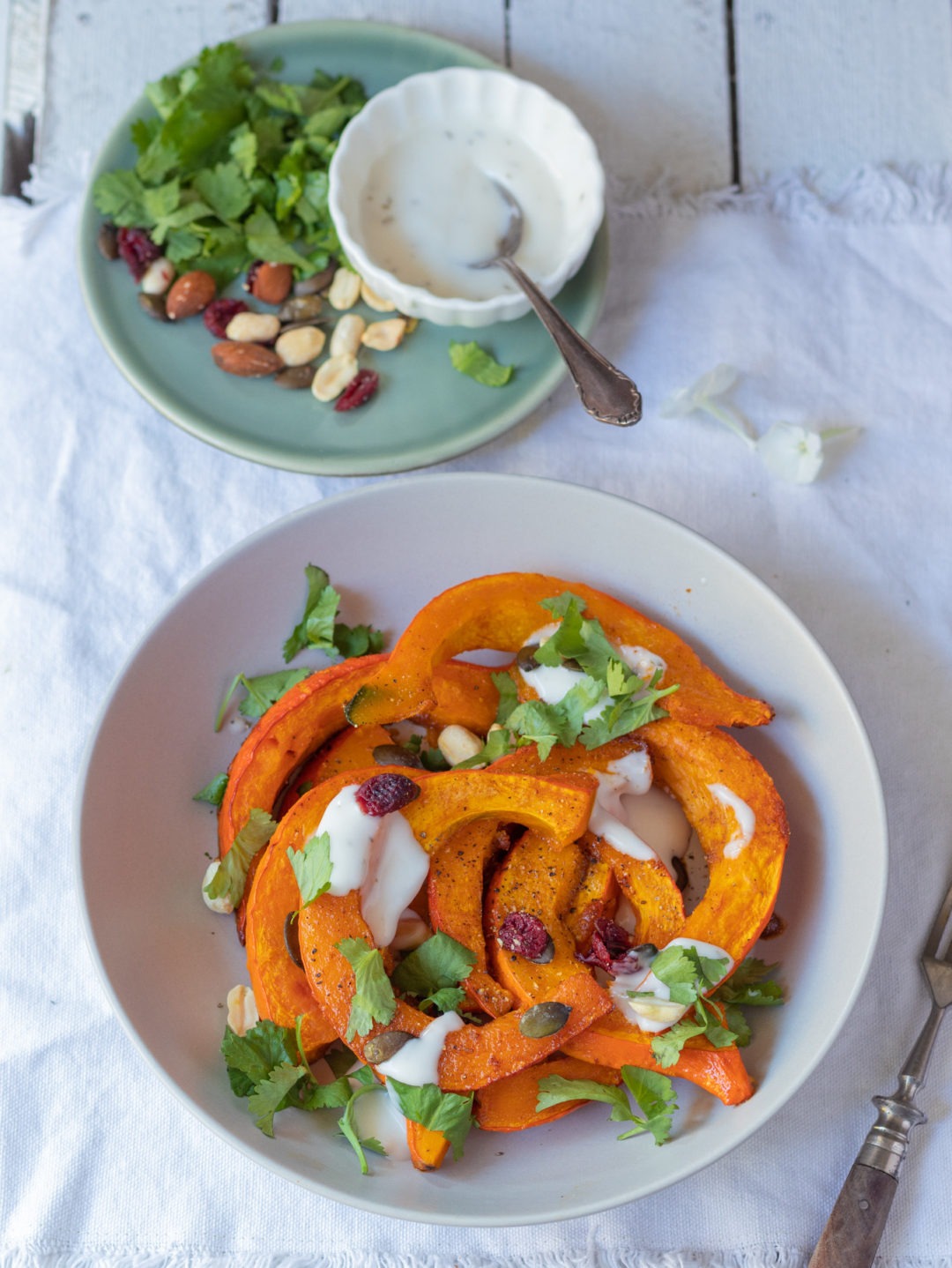 Ofenkürbis einfaches Rezept mit Hokkaidokürbis. Kürbisspalten aus dem Ofen