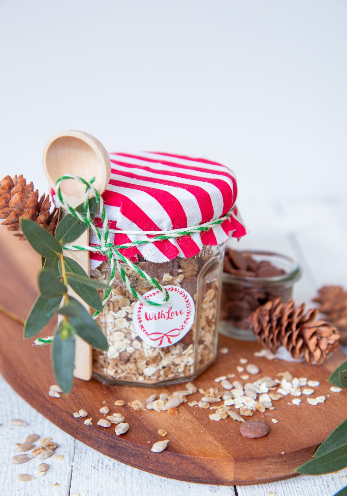 Selbstgemachtes Knuspermüsli mit Nüssen Geschenk aus der Küche