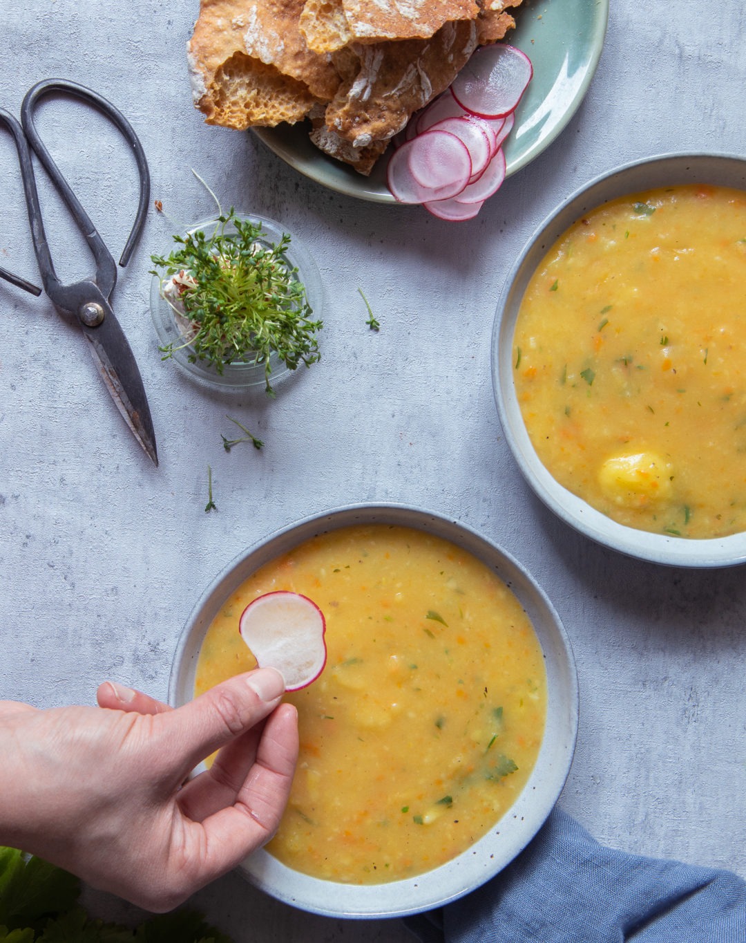 Einfache Kartoffelsuppe kochen. Grundrezept für Kartoffelsuppe vegan oder vegetarisch.